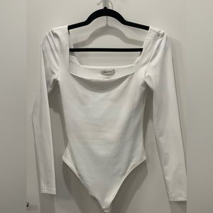 Aritzia - Babaton Contour Squareneck Longsleeve Bodysuit